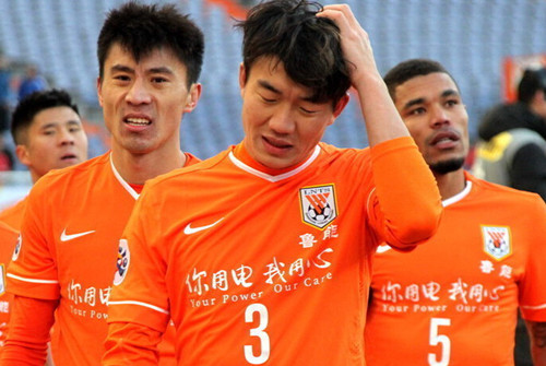 半岛晨报：中足联不作为，中超倒数第二轮不同时开球影响公平（半岛晨报：中足联失职，中超倒数第二轮未统一开球时间损害竞赛公平）